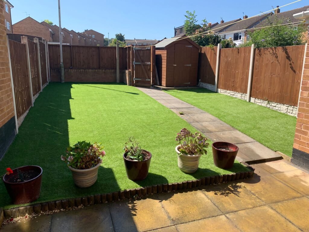 mess-free artificial grass for both dogs and kids
